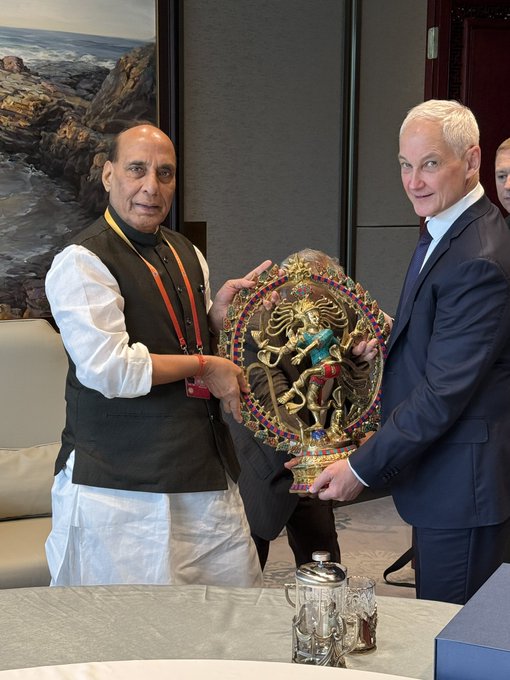 Rajnath Singh with Defence Minister of Russia, Andrey Belousov on the sidelines of SCO Defence Ministers’ Meeting in Qingdao. | PMN Patralok