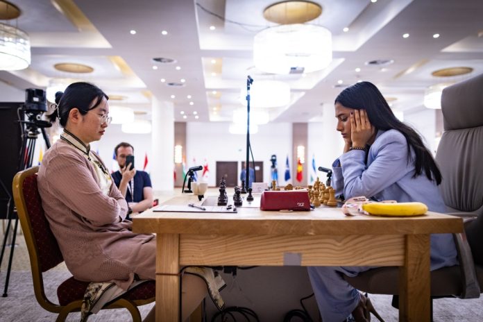 Divya Deshmukh Defeats Former Women’s World Champion, Reaches Final | PMN Patralok