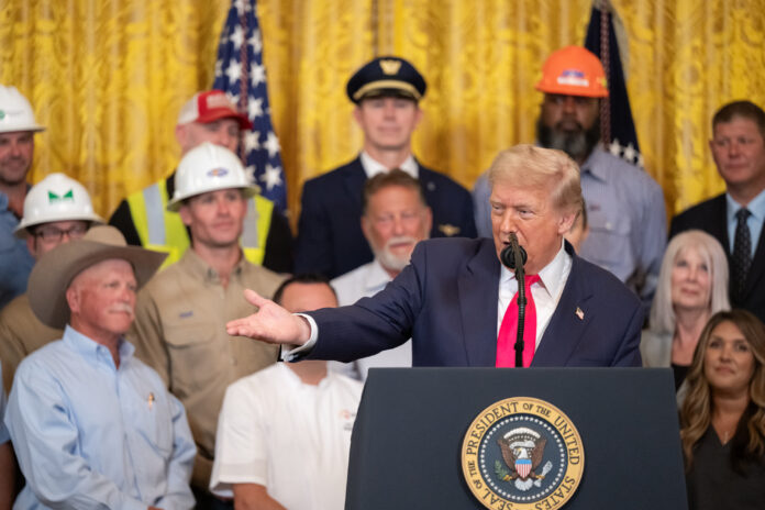 Federal agencies cut $2.8B contracts and save $407M