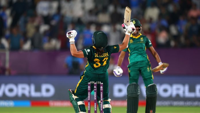 De Klerk Leads South Africa to Win Over India