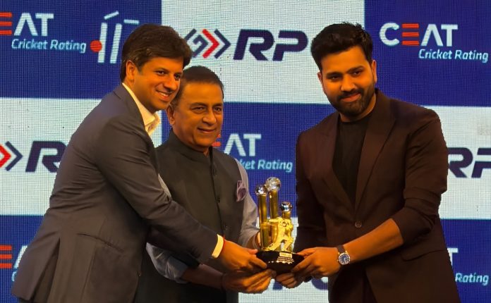 Rohit Sharma receiving the award from Sunil Gavaskar